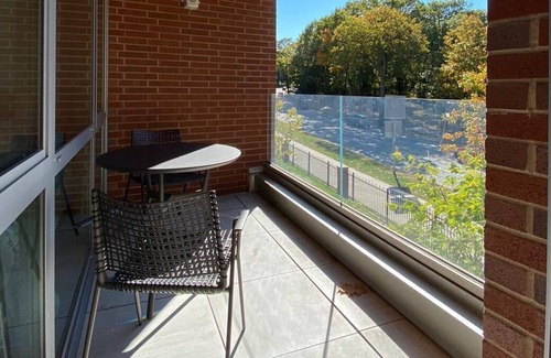 High Street Hill Apartment | luxury apt and river view