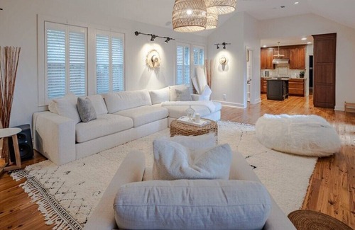 Westfield Apartment | Luxury Apt by Zilker - Pro Kitchen, W/D, Parking
