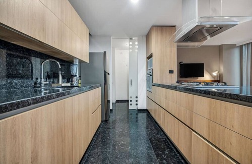 Los Naranjos Apartment | Luxury apt El Tesoro With AC and City View