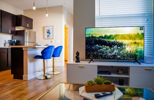 Highland Apartment | Luxury Apt in Denver w/King Bed + Private Garage