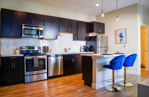 Highland Apartment | Luxury Apt in Denver w/King Bed + Private Garage