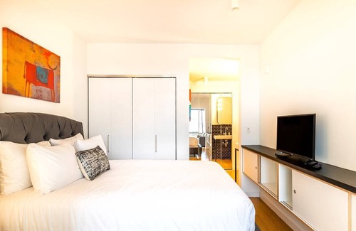 Downtown Apartment | Luxury Apt w/ Resort Style Pool (URB-3130)
