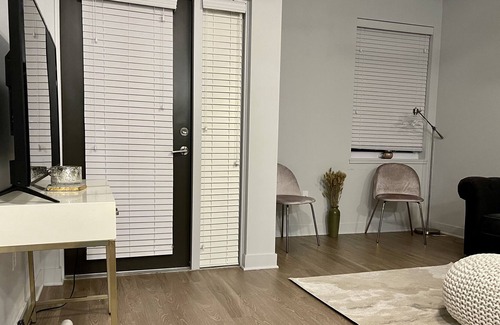 Downtown Des Moines Apartment | Luxury apt w/ secure entrance / 5 mins from downtown !