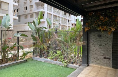 Warraq al Arab Apartment | Luxury Apt. with Private Garden | Central Location