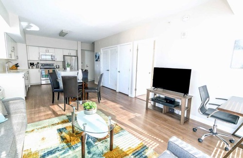Downtown Apartment | Luxury Apt with Pool