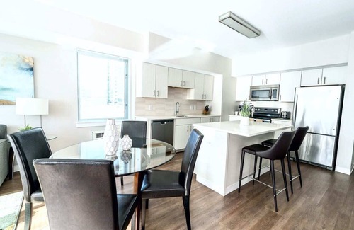 Downtown Apartment | Luxury Apt with Pool