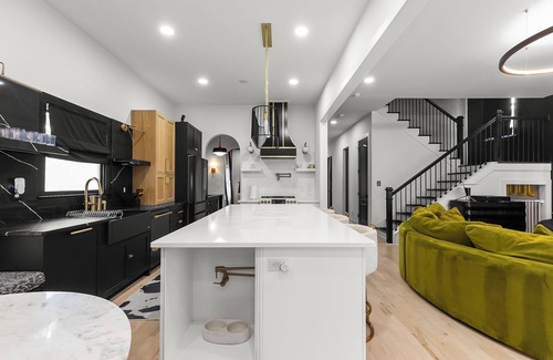 Adair Park House | Luxury Arthaus Noir - 3bd/3ba