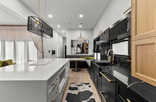 Adair Park House | Luxury Arthaus Noir - 3bd/3ba