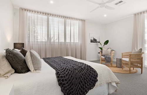Merewether House | Luxury at Merewether - Just Listed 4 bedroom 4 Bathroom