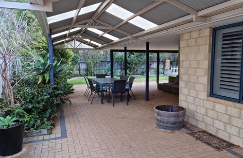 Quindalup House | Luxury at The Cove - Walk to the beach and town