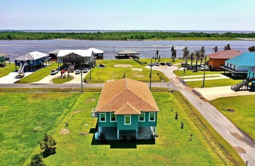 Hackberry House | Luxury at the Water