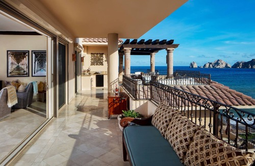 El Medano Ejidal Villa | Luxury at Your Fingertips: Spacious Penthouse - Villa La Estancia 1502