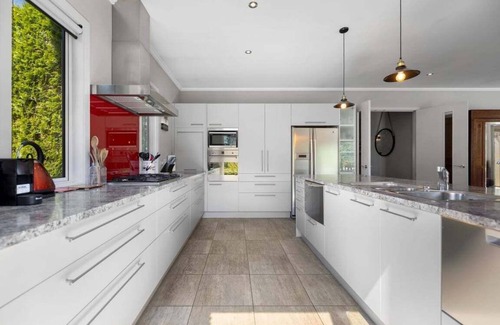 Arrowtown House | Luxury Away - Arrowbrae-Fireplace-Free Parking-BBQ