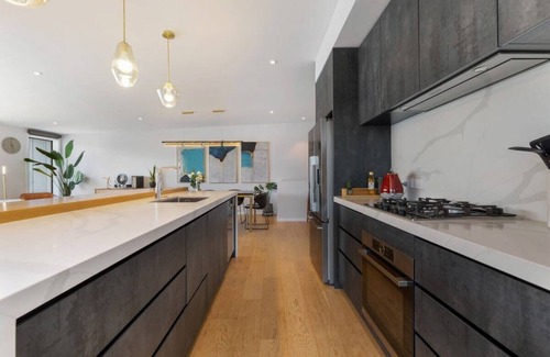 Fernhill House | Luxury Away - Belle Vue-AC-Fireplace-BBQ