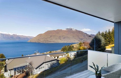 Fernhill House | Luxury Away - Belle Vue-AC-Fireplace-BBQ