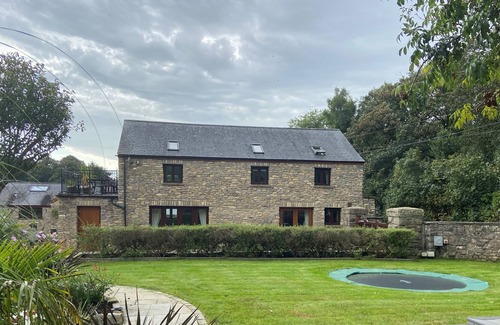 Ewenny House | Luxury Barn near Heritage Coast ,Ewenny with hot tub and outdoor pizza oven.
