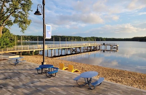 Cassopolis House | Luxury Barndo, Sleeps 18, Indoor Sports Court, Hot Tub, Pontoon Rentals, Near ND