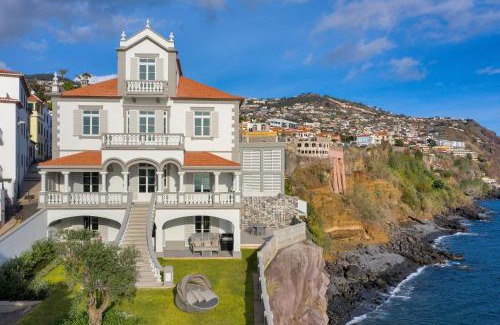 Santa Maria Maior Villa | Luxury Barreirinha House old town by HR MADEIRA