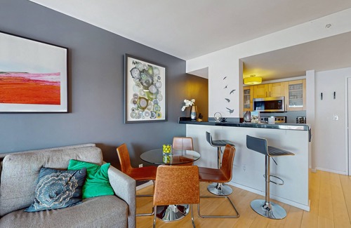 Downtown Seattle Condo | Luxury bay view apartment w/a shared hot tub, community pool and gym