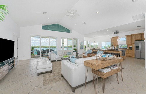 Englewood House | Luxury Bayfront Home 1075