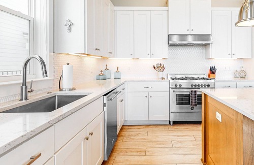 Rockport House | Luxury bayfront home with plunge pool, outdoor kitchen, docks, kayaks & SUPs