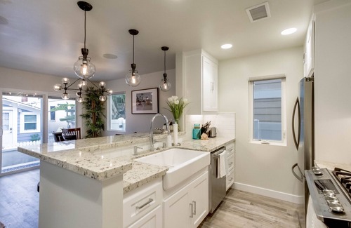 Mission Beach House | Luxury Bayside Retreat – Steps to Sand w/Rooftop Deck & Great for Families!