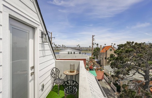 Mission Beach House | Luxury Bayside Retreat – Steps to Sand w/Rooftop Deck & Great for Families!