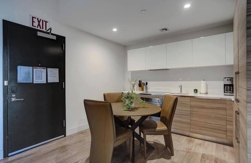 Hollywood Apartment | Luxury Beach Condo with Rooftop Pool