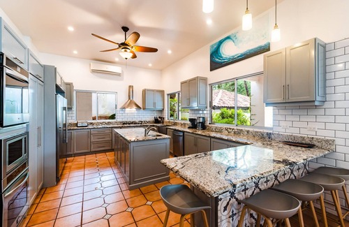 Playa Langosta House | Luxury Beachfront Retreat Perfect for Family Groups/Retreats/Events 9-10BR/10 BA