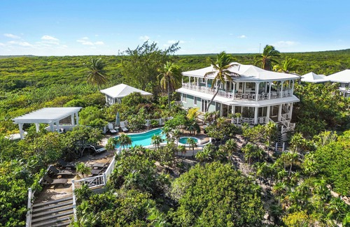 William's Town House | Luxury Beach Front Compound 6 bedroom 7 baths,Pool, hot tub, 3 decks, & kayaks