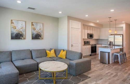 Madeira Beach Apartment | Luxury Beach Home N/POOL