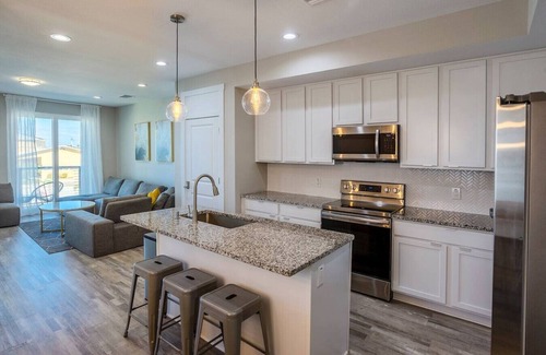 Madeira Beach Apartment | Luxury Beach Home N/POOL