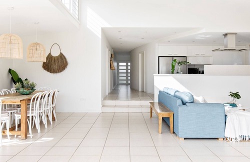 Werri Beach House | Luxury beach house, heated pool, spa, ocean views, cubby, billiards Gerringong