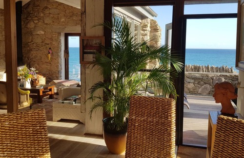 Looe House | Luxury Beach House Rental with Hot Tub, 30 meters to Beach