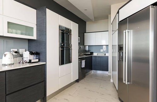 Camps Bay Villa | Luxury Beach House - Spectacular Camps Bay Views