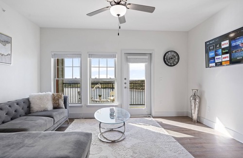 North Beach Apartment | *Luxury Beach Lighthouse Getaway With Shore View!*