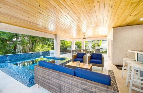 Bradenton Beach House | Luxury Beach Retreat: Rooftop Views, Pool and Spa