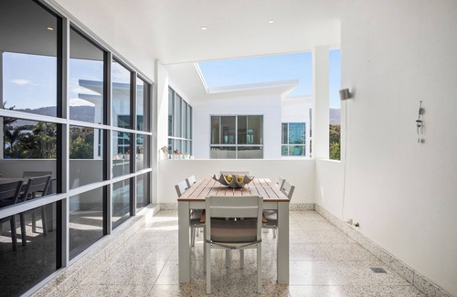 Bulli House | Luxury Beach Retreat @ Bulli.Your Dream Holiday Home