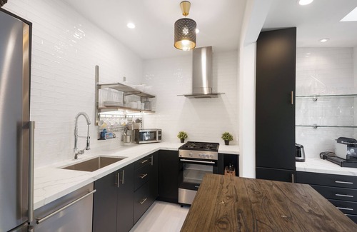 West Beach Apartment | Luxury Beach Studio #12 — blocks to the Beach, Downtown State St & the Funk Zone