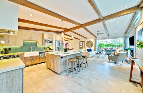 Cardiff-by-the-Sea House | Luxury beach cottage with private hot tub & EV Charger- walk to water