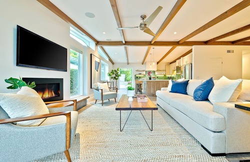 Cardiff-by-the-Sea House | Luxury beach cottage with private hot tub & EV Charger- walk to water