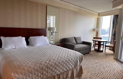 Sunny Isles Beach Hotel | Luxury Beach Resort - Studio w/Partial Ocean View