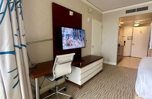 Sunny Isles Beach Hotel | Luxury Beach Resort - Studio w/Partial Ocean View