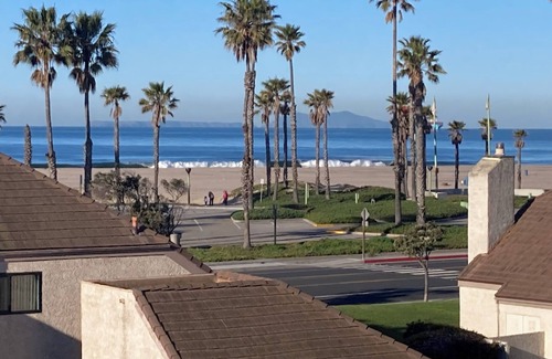 Port Hueneme Condo | Luxury Beach Views for a Discount Rate!