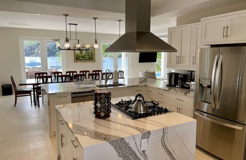 Hart Bay Villa | Luxury Beach Villa, HEATED Pool, Spa, Snorkel gear, Kayaks, SUPs, Near Town