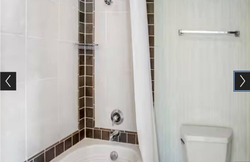Northeast Virginia Beach Hotel | Luxury Beachfront Resort Studio w/Kitchenette in VA Beach Sleeps 2