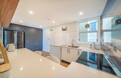 Wellington Apartment | Luxury Beachfront apartment. Minute's walk from Wellington CBD