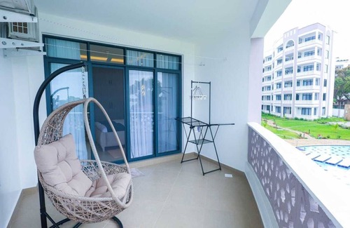 Mombasa Apartment | Luxury Beachfront Apartment direct at the sea. Specious balcony and fast WiFi.