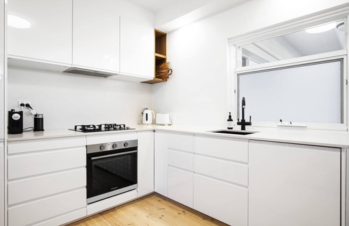 Henley Beach Apartment | Luxury Beachfront Retreat | Henley Beach Esplanade
