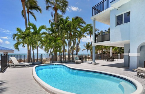 Lower Matecumbe Key House | Luxury beachfront home with pool in Islamorada